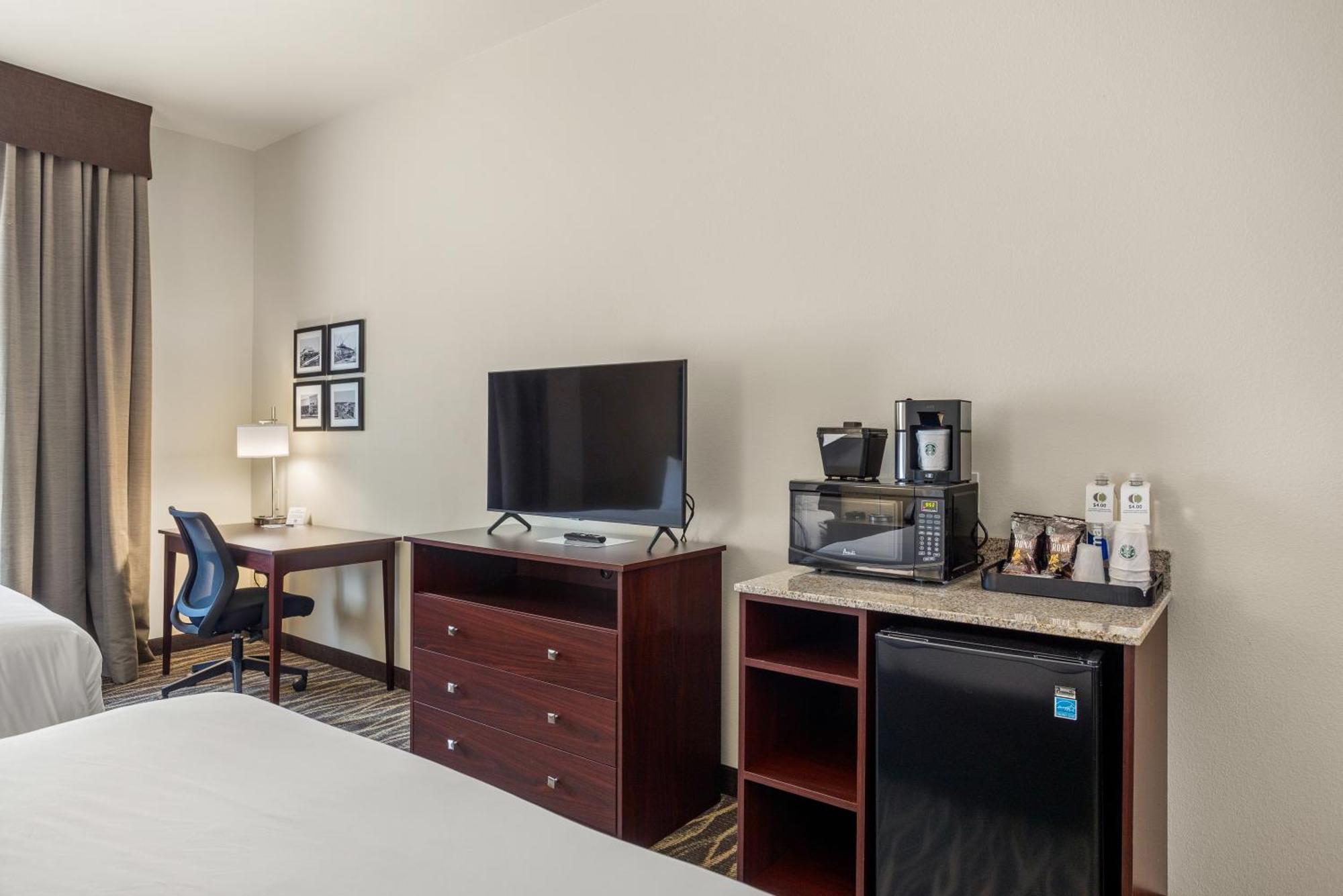 Cobblestone Hotel & Suites - De Pere Green Bay Exterior photo